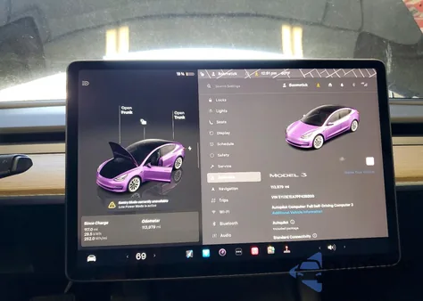 2023 Tesla Model 3 z USA, uszkodzony, nr VIN 5YJ3E1EA7PF439200